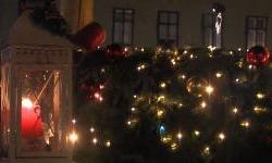 Betlehemskim svjetlom upaljena 2. adventska svijeća koja nas poziva da upalimo svjetlo i u svom srcu