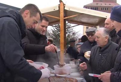 Fiš od šarana i soma i pržene papaline na Badnjak u Vukovaru