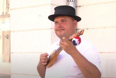 „Igor s tamburicom“ već više od 15 godina osječke ulice pretvara u pozornice