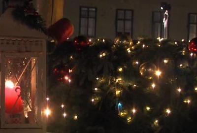 Betlehemskim svjetlom upaljena 2. adventska svijeća koja nas poziva da upalimo svjetlo i u svom srcu