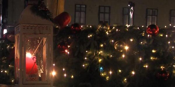 Betlehemskim svjetlom upaljena 2. adventska svijeća koja nas poziva da upalimo svjetlo i u svom srcu