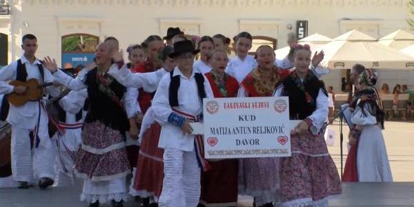 Mali vezovi u srcu Đakova okupili tisuću mališana i najavili jubilarno 60. izdanje Đakovačkih vezova