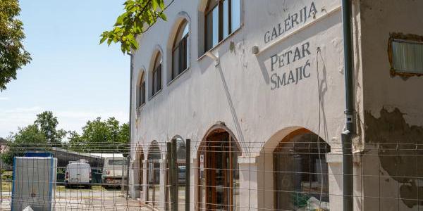 Napreduju radovi na uređenju Galerije Petar Smajić i Parka skulptura u Ernestinovu