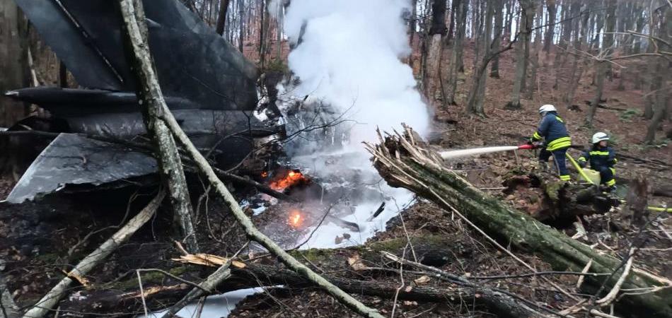 Vatrogasci objavili fotografije gašenja palog MiG-a 21