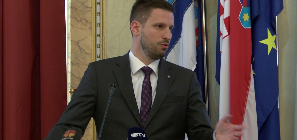 Gradonačelniku Osijeka važniji turbofolk od solarnih elektrana?!