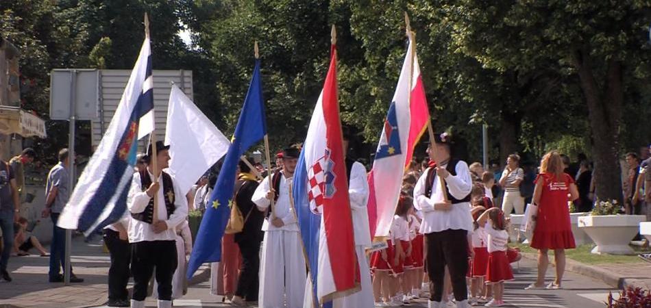 Mali vezovi kao velika pozivnica za nedjeljnu manifestaciju