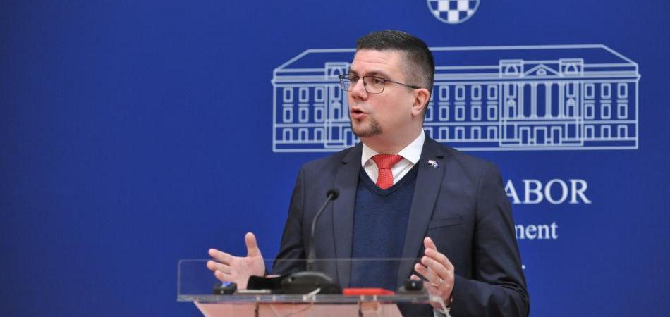 ''Mi Socijaldemokrati nećemo dopustiti Vladi da još jednom zaboravi na 240 tisuća građana u dužničkom ropstvu''