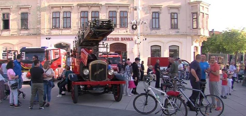 Osječki mališani oduševljeni vatrogasnom opremom