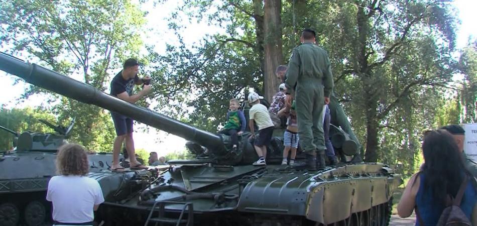 Prigodom Dana državnosti i Dana Hrvatske vojske i u Osijeku izložena vojna oprema i naoružanje