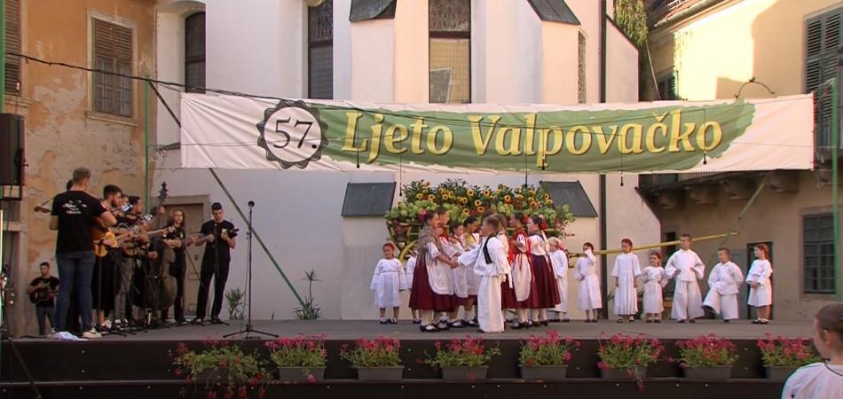 Najmlađi Valpovčani raspjevali i rasplesali 57. Ljeto valpovačko