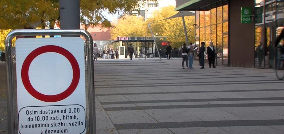 Unatoč zabrani, mnogi i dalje na dva kotača Trgom slobode