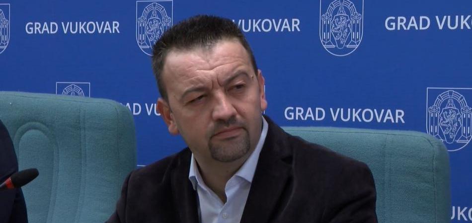 ''Cijenu Penavinog propalog megalomanskog projekta Ekonomske škole plaćaju građani Vukovara''