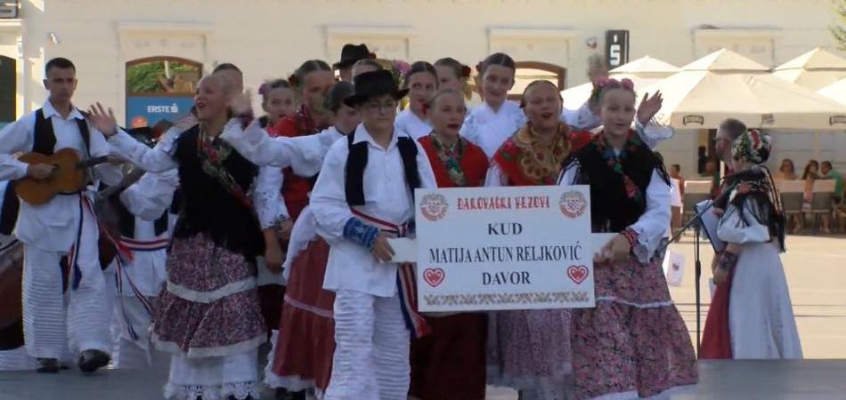 Mali vezovi u srcu Đakova okupili tisuću mališana i najavili jubilarno 60. izdanje Đakovačkih vezova