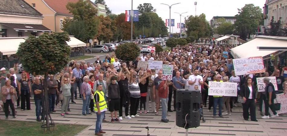 Našičani prosvjedovali protiv spaljivanja otpada iz Gospića u njihovoj cementari
