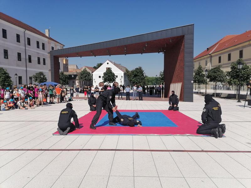 MUP u potrazi za budućim policajcima
