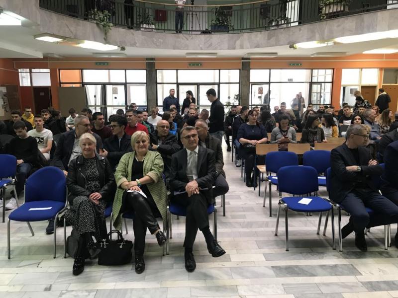 Škola s dugom tradicijom koja prati suvremene trendove