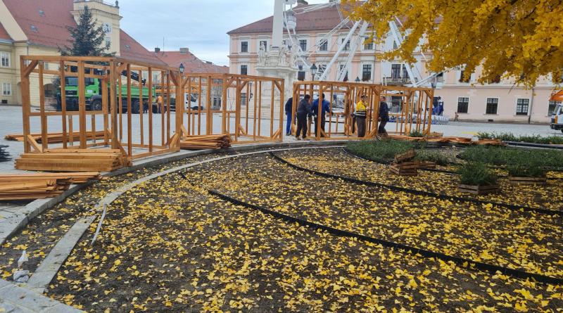 Pripreme za Advent na Trgu svetoj Trojstva u osječkoj baroknij jezgri Tvrđi