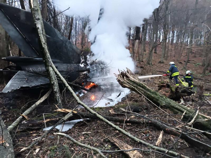 Vatrogasci objavili fotografije gašenja palog MiG-a 21