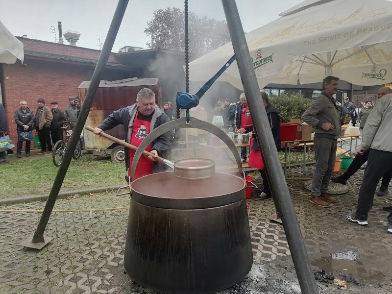 Belišćanima za Badnjak 600 litara najboljeg fiš paprikaša u državi