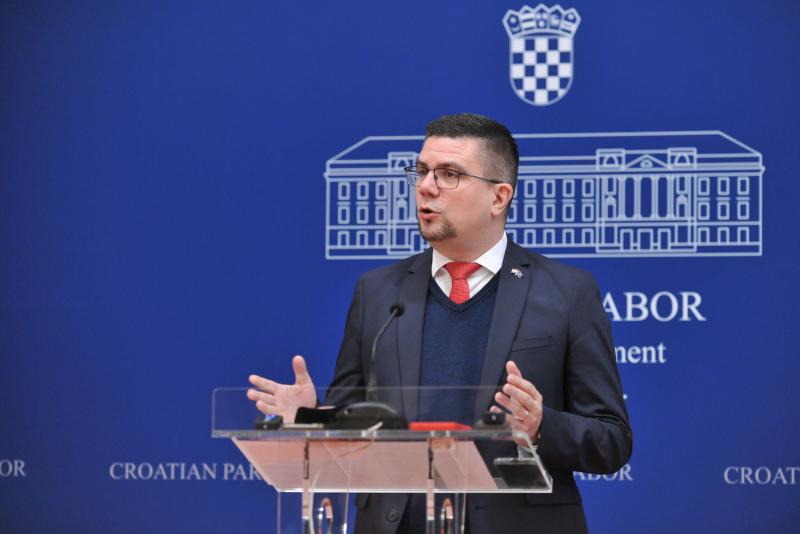 ''Mi Socijaldemokrati nećemo dopustiti Vladi da još jednom zaboravi na 240 tisuća građana u dužničkom ropstvu''