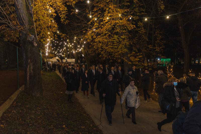 Uz tisuće lampica i festival svjetla započelo osječko Adventiranje