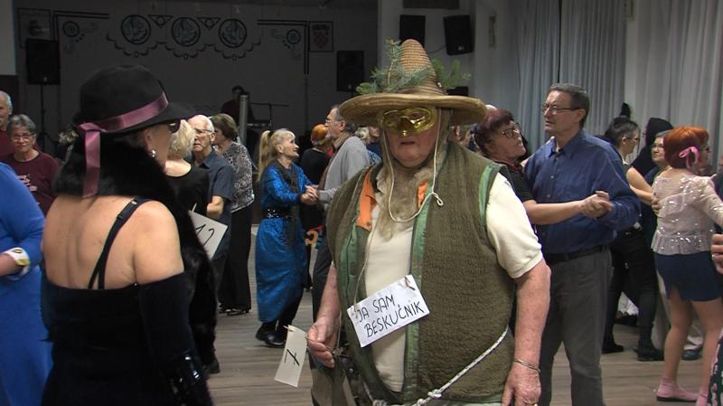 Osječki umirovljenici pokazali kako se znaju zabavljati i pod maskama