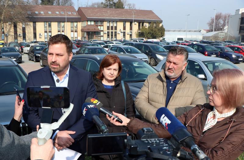 Grad Đakovo privremeno obustavio naplate parkinga