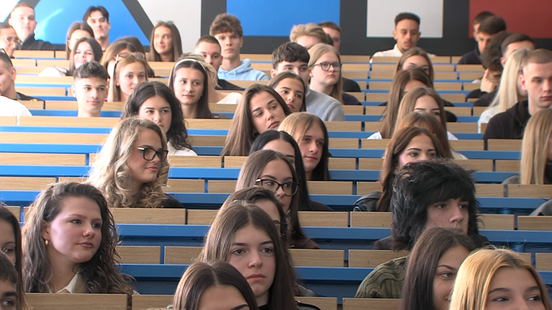 Više od 30.600 brucoša sjeda u klupe, osječki EFOS ih dočekao uvodnim programom