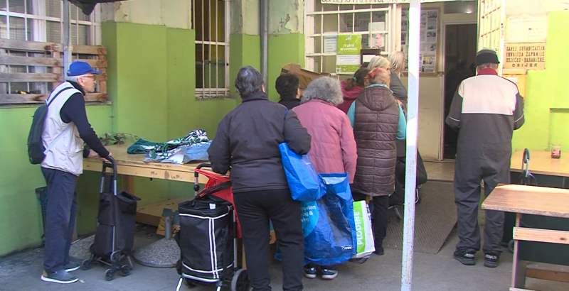 Hrana pred istekom roka spašava od gladi – u Rijeci ljubavi održana još jedna podjela paketa života