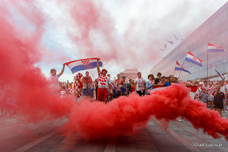 Vukovar uz Vatrene, videozid u perivoju Dvorca Eltz